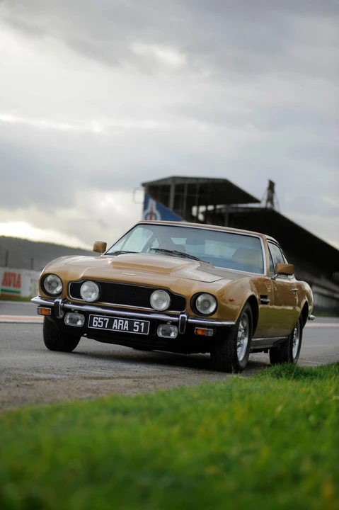 Aston Martin AM V8 - Image 13 of 31
