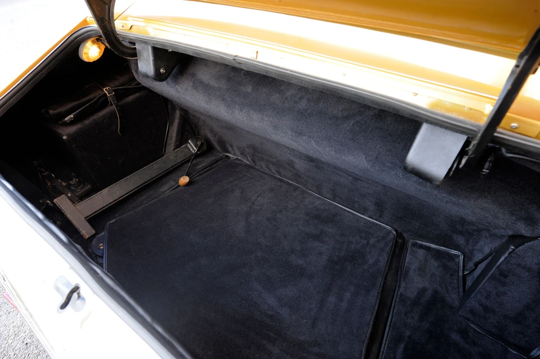 Aston Martin AM V8 - Image 30 of 31