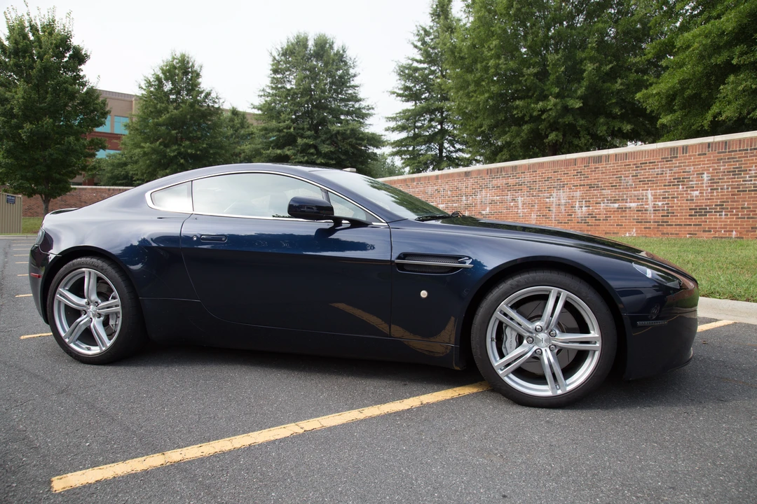 2009 Aston Martin Vantage - Image 4 of 10