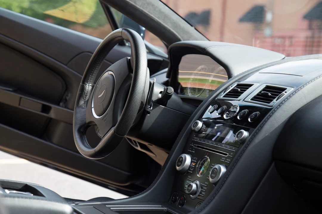 2009 Aston Martin Vantage - Image 7 of 10