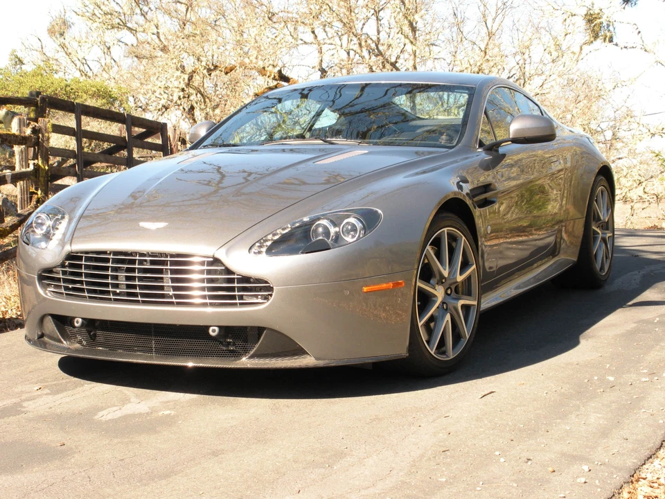 2011 Aston Martin V8 Vantage (2006-2017) - Image 2 of 5