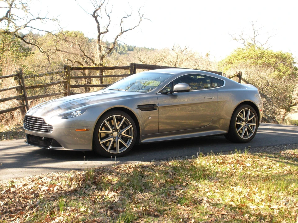 2011 Aston Martin V8 Vantage (2006-2017) - Image 4 of 5