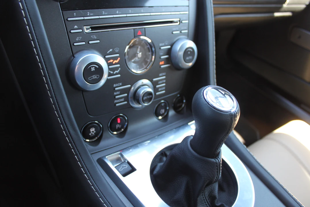 2014 Aston Martin Vantage - Image 4 of 10