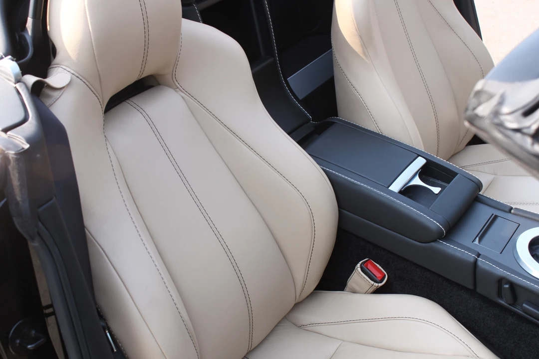 2014 Aston Martin Vantage - Image 8 of 10