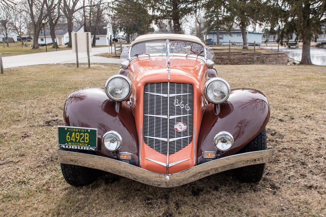 Auburn Speedster - Image 9 of 31