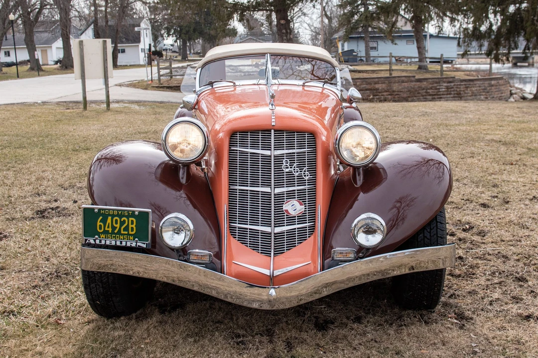 Auburn Speedster - Image 17 of 31