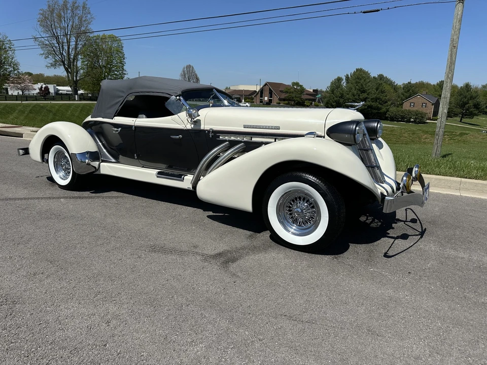 Auburn Speedster - Image 4 of 31