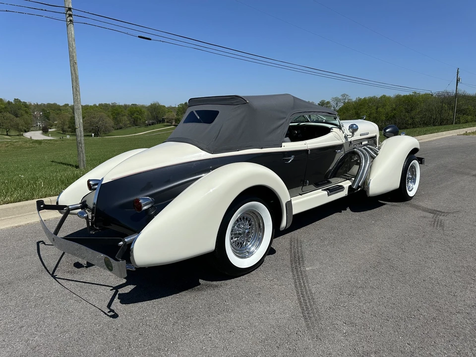 Auburn Speedster - Image 7 of 31