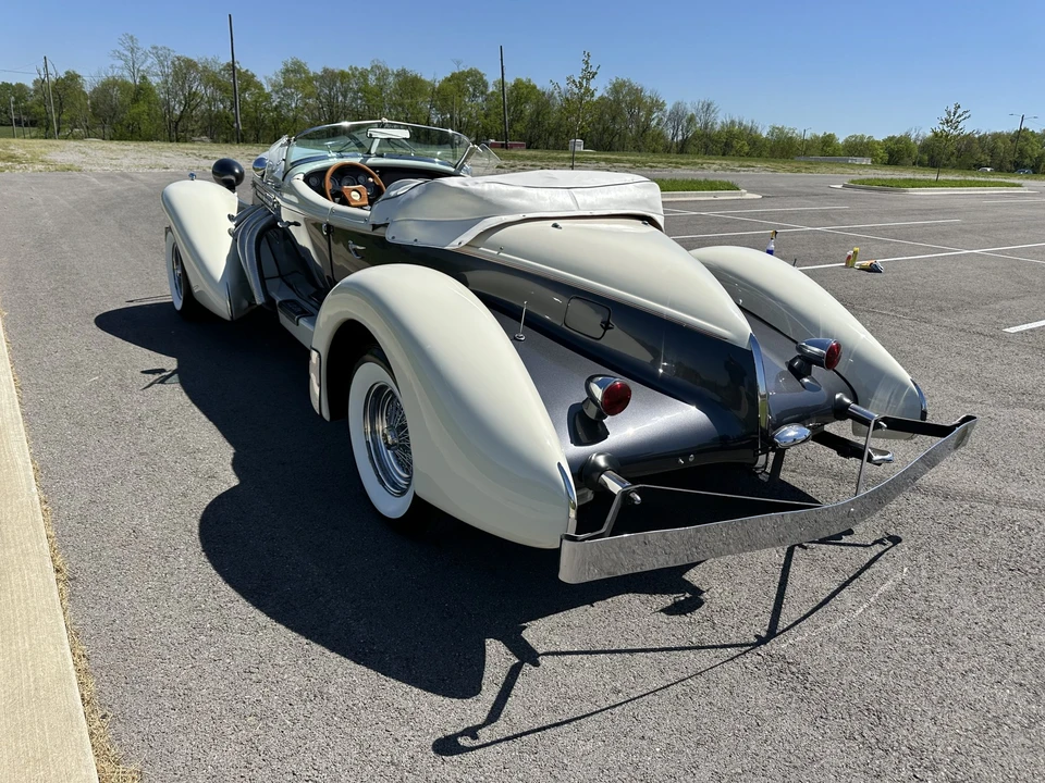 Auburn Speedster - Image 23 of 31