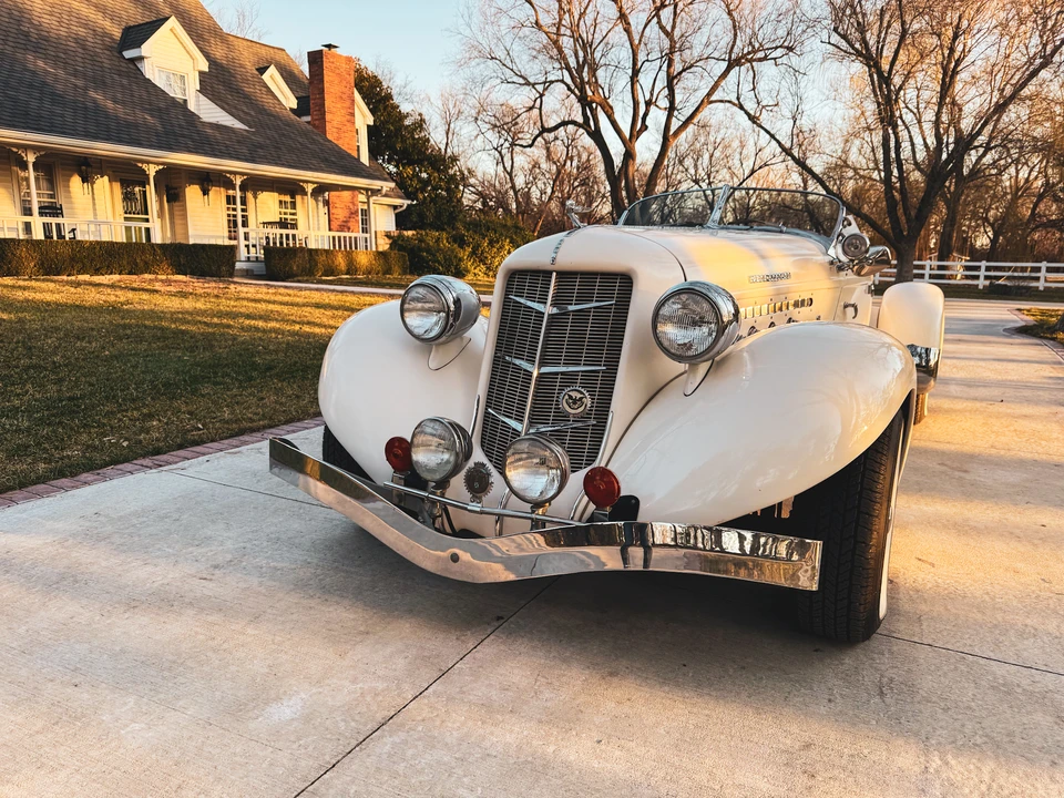 Auburn Speedster - Image 11 of 31