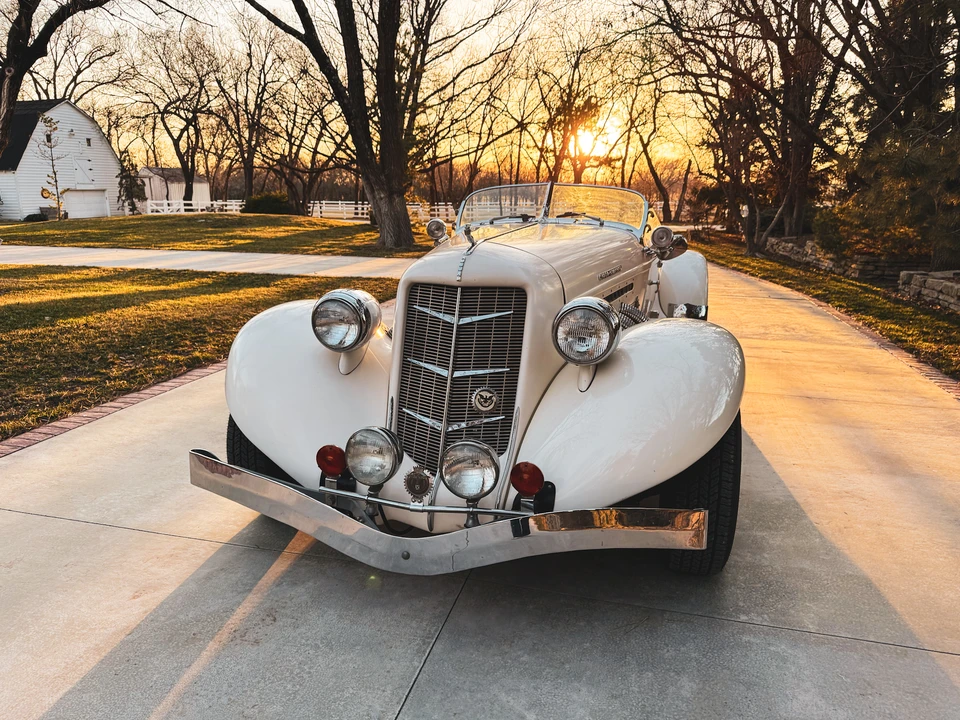 Auburn Speedster - Image 9 of 31