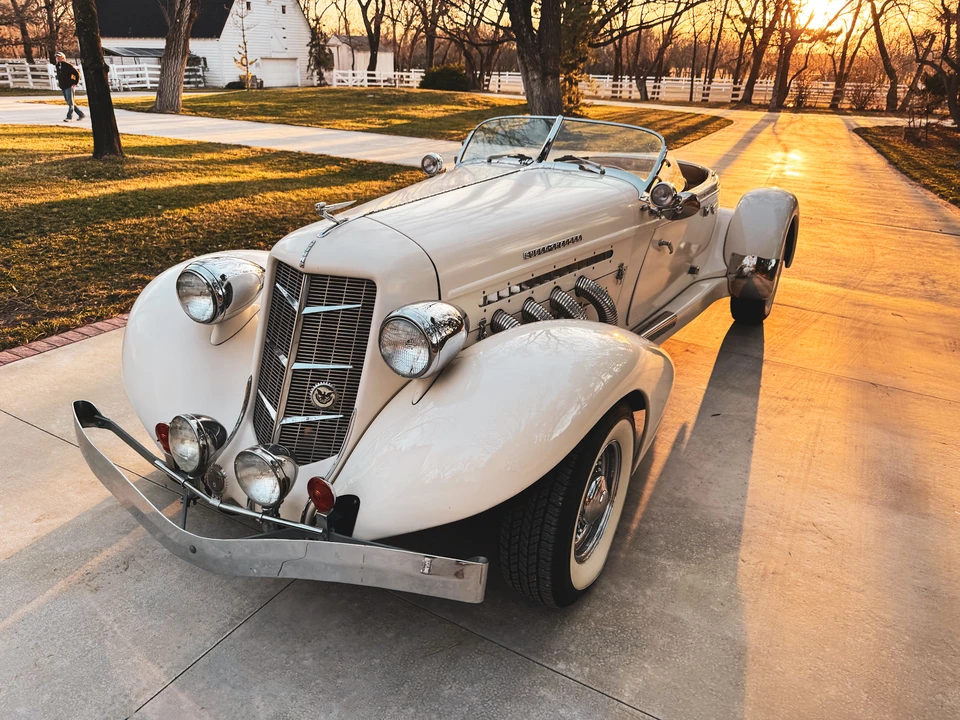 Auburn Speedster - Image 7 of 31