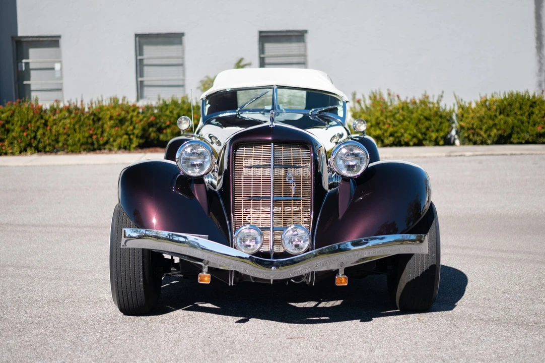 Auburn Speedster - Image 4 of 31