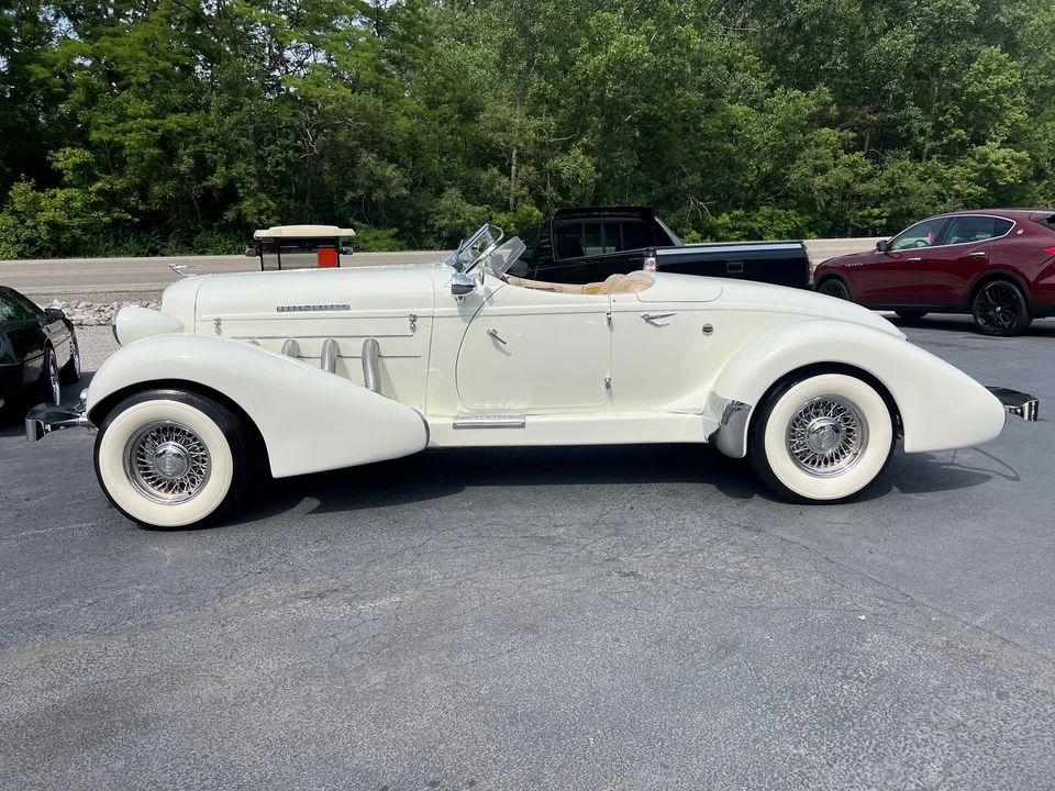 Auburn Speedster - Image 5 of 31