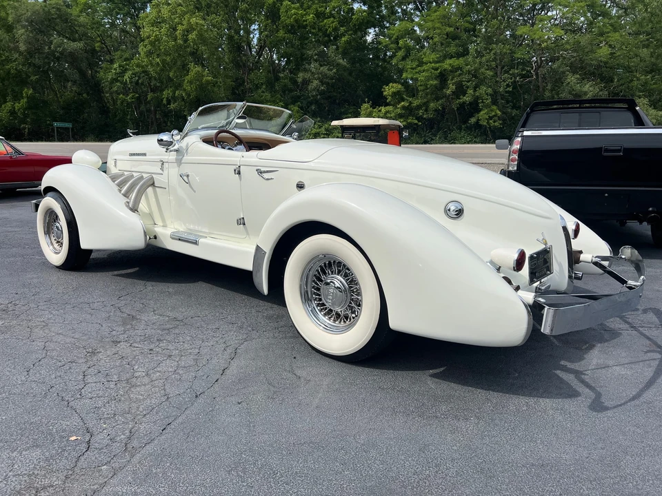 Auburn Speedster - Image 7 of 31