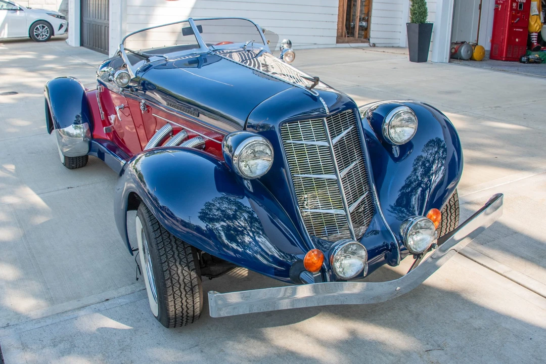 Auburn Speedster - Image 8 of 31
