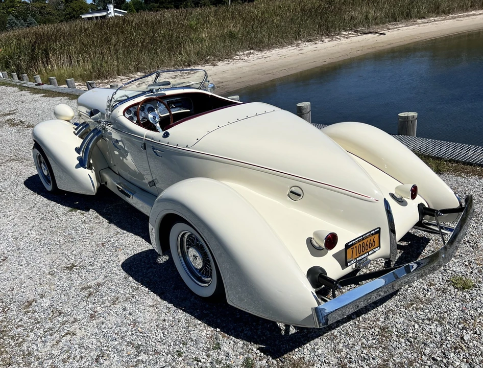 Auburn Speedster - Image 9 of 31