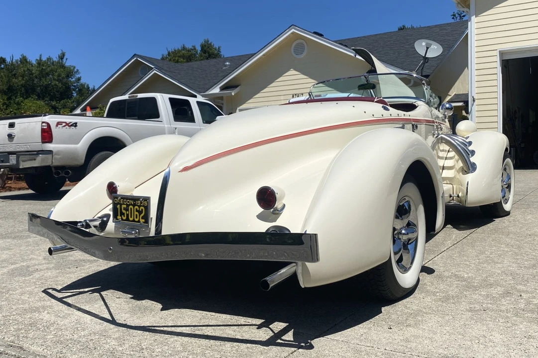 Auburn Speedster - Image 10 of 31