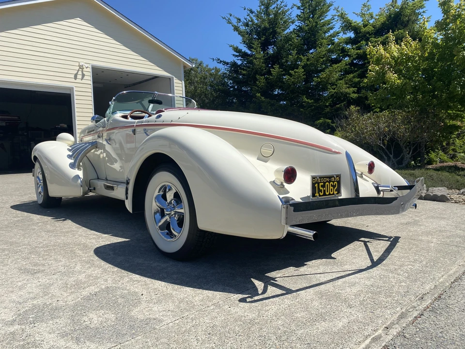 Auburn Speedster - Image 7 of 31