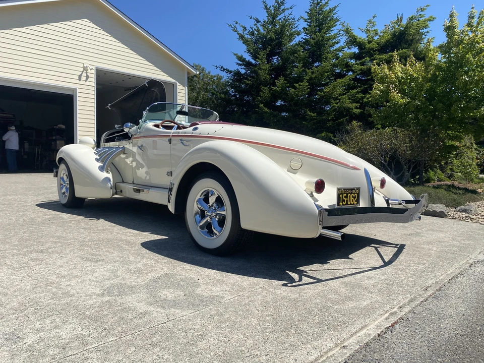 Auburn Speedster - Image 6 of 31