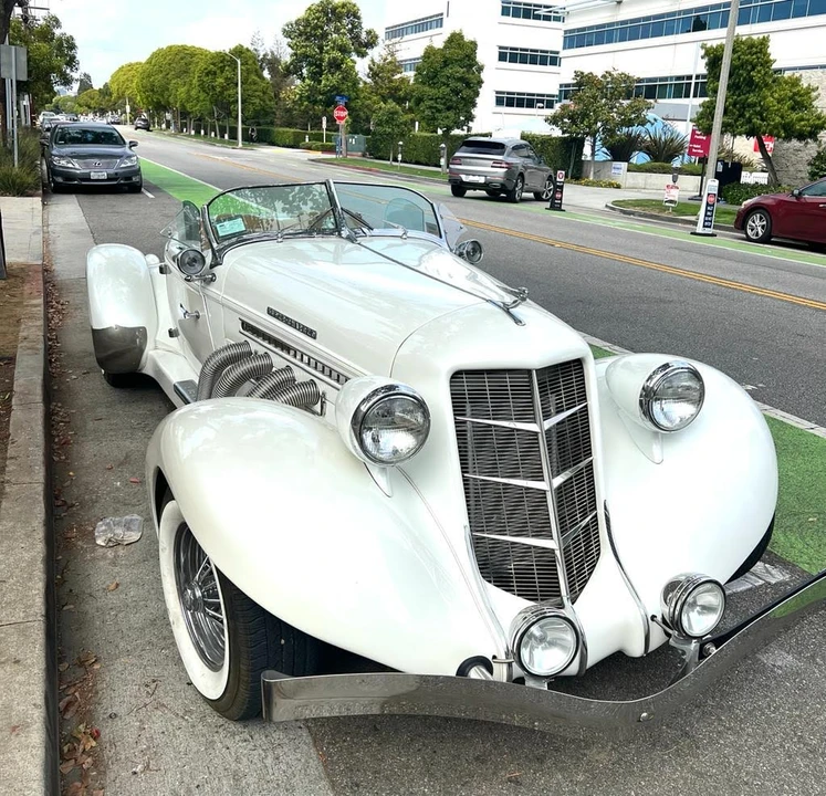 Auburn Speedster - Image 9 of 31