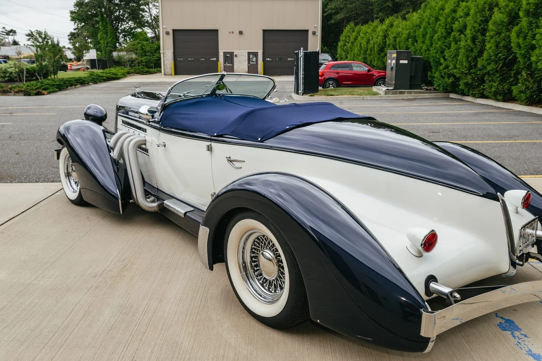 Auburn Speedster - Image 27 of 31