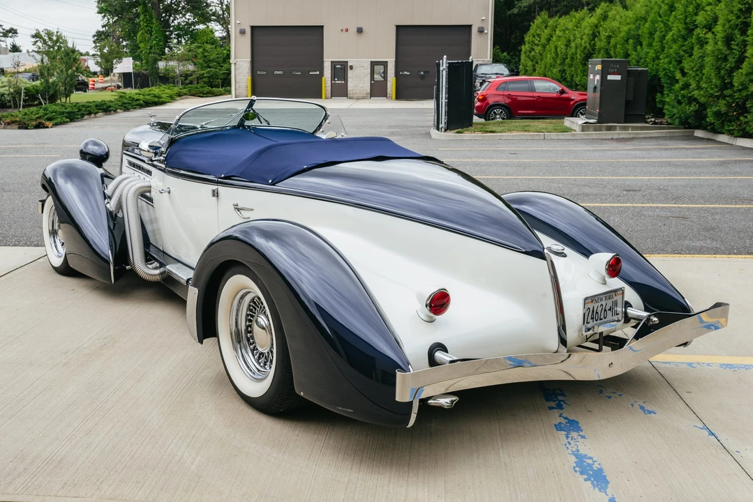 Auburn Speedster - Image 5 of 31