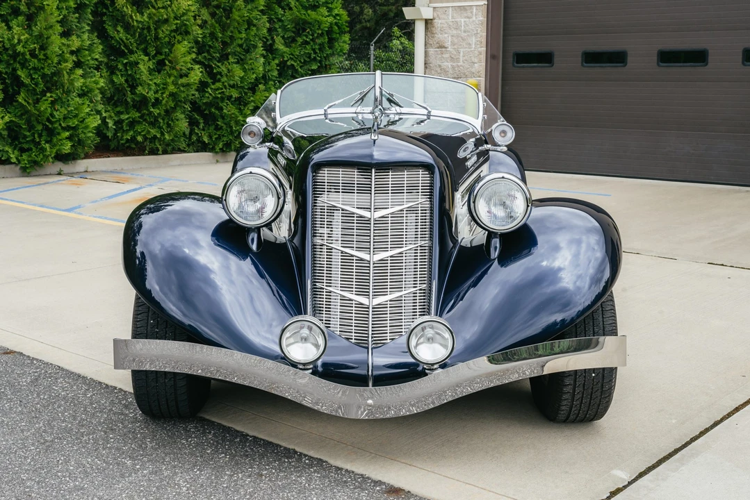 Auburn Speedster - Image 11 of 31