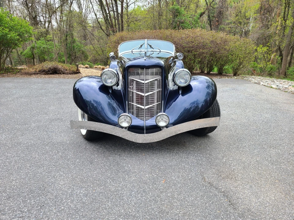 Auburn Speedster - Image 9 of 31