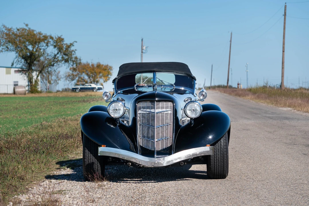 Auburn Speedster - Image 11 of 31