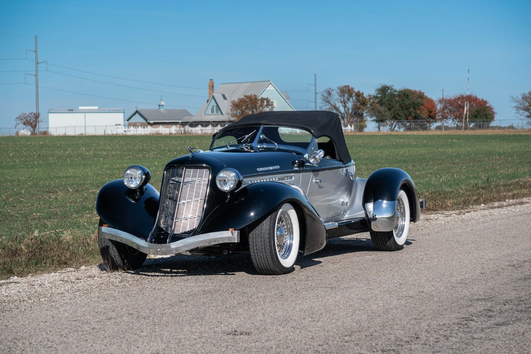 Auburn Speedster - Image 14 of 31