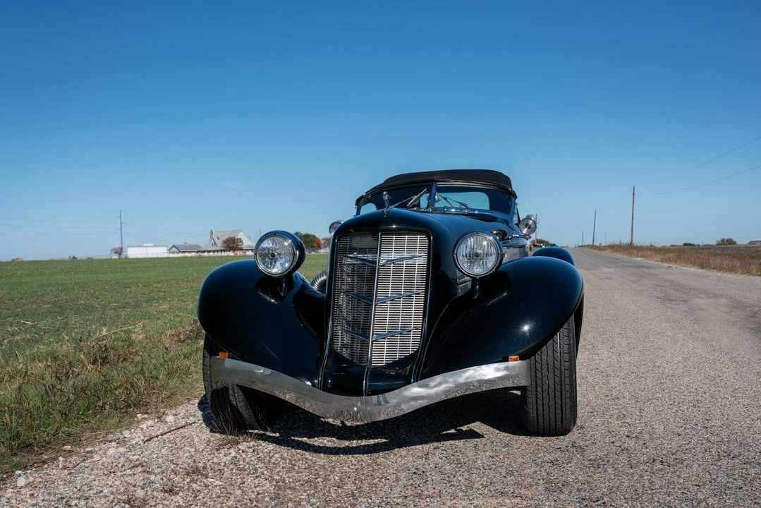 Auburn Speedster - Image 12 of 31