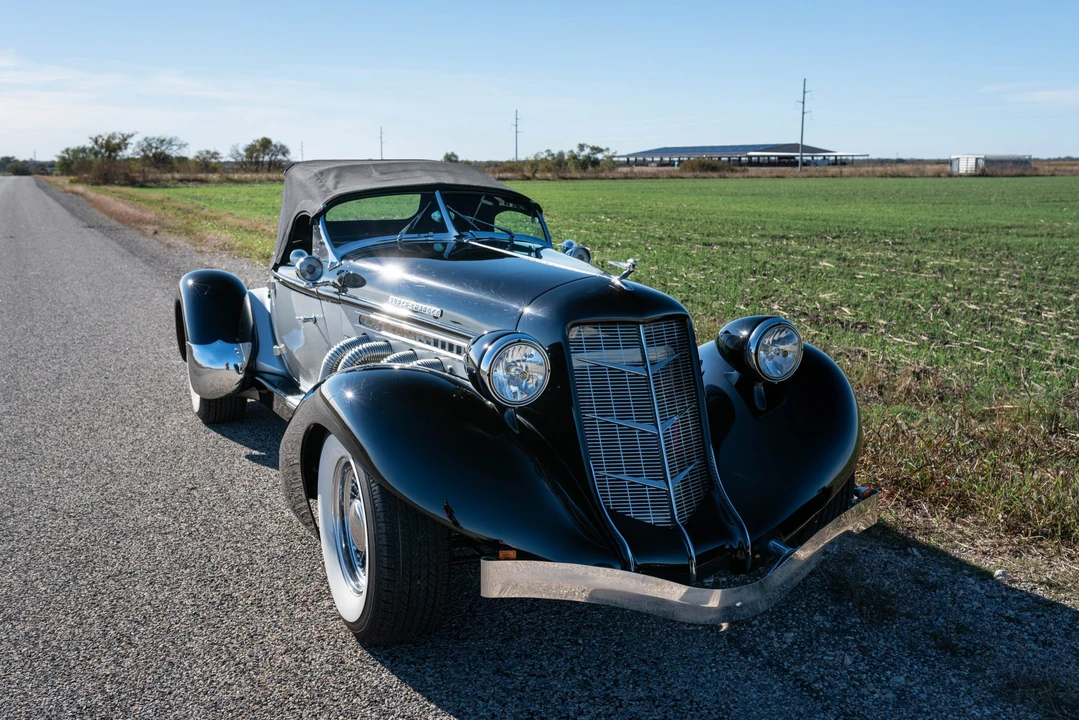 Auburn Speedster - Image 6 of 31