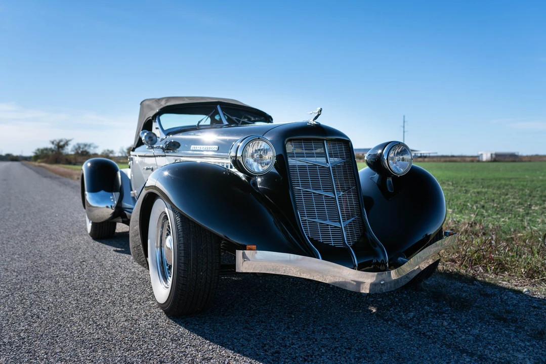 Auburn Speedster - Image 7 of 31