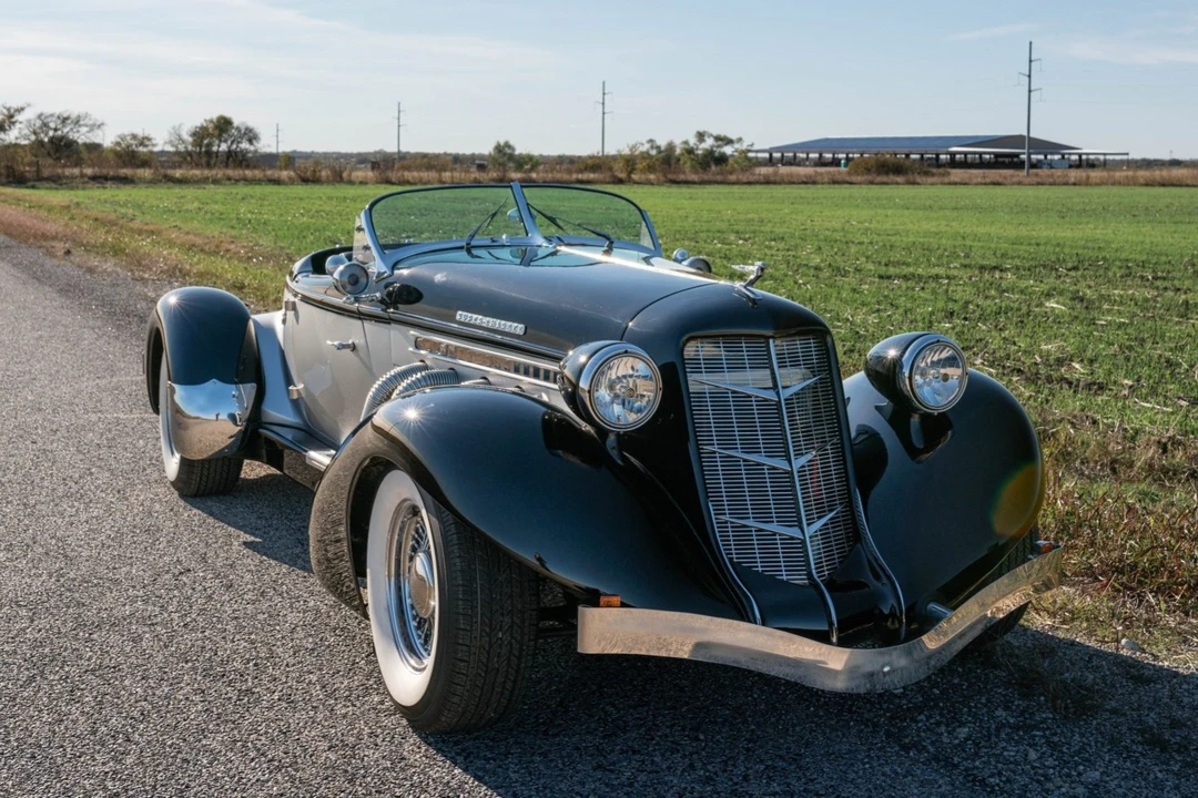 Auburn Speedster - Image 5 of 31