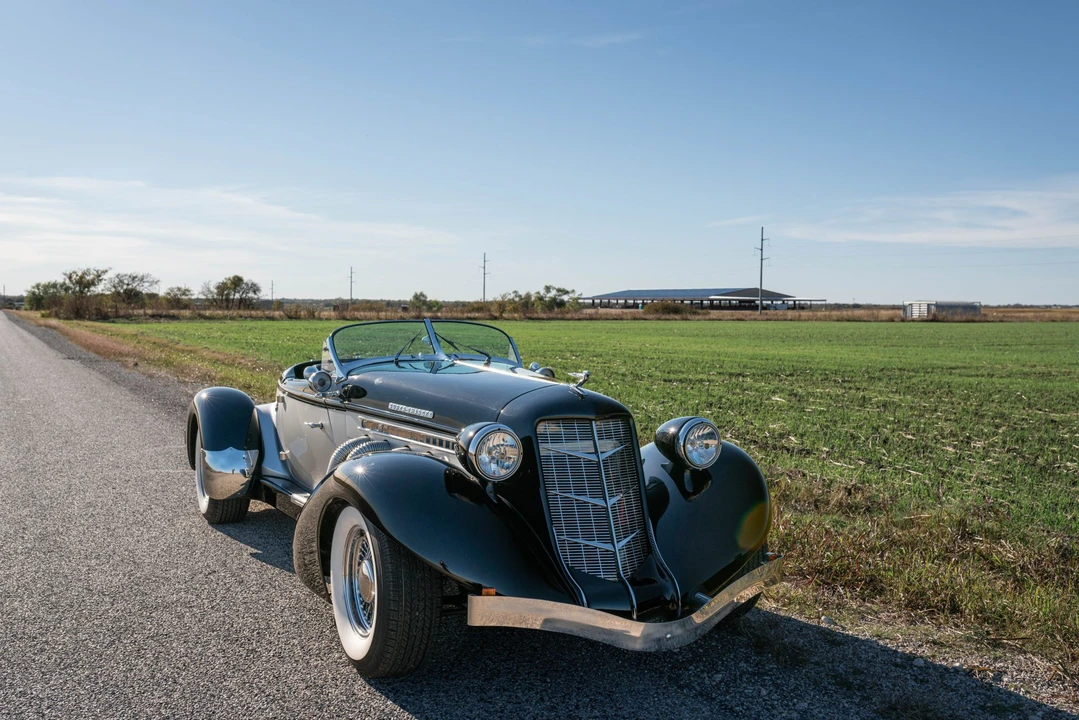 Auburn Speedster - Image 4 of 31