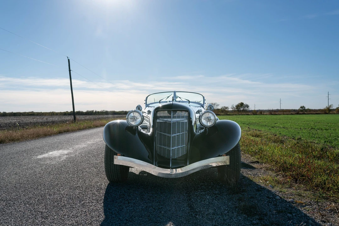 Auburn Speedster - Image 9 of 31