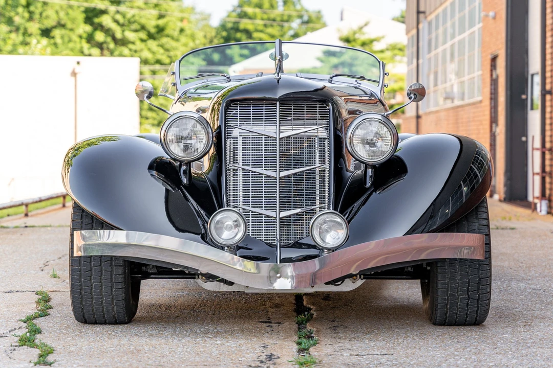 Auburn Speedster - Image 4 of 31