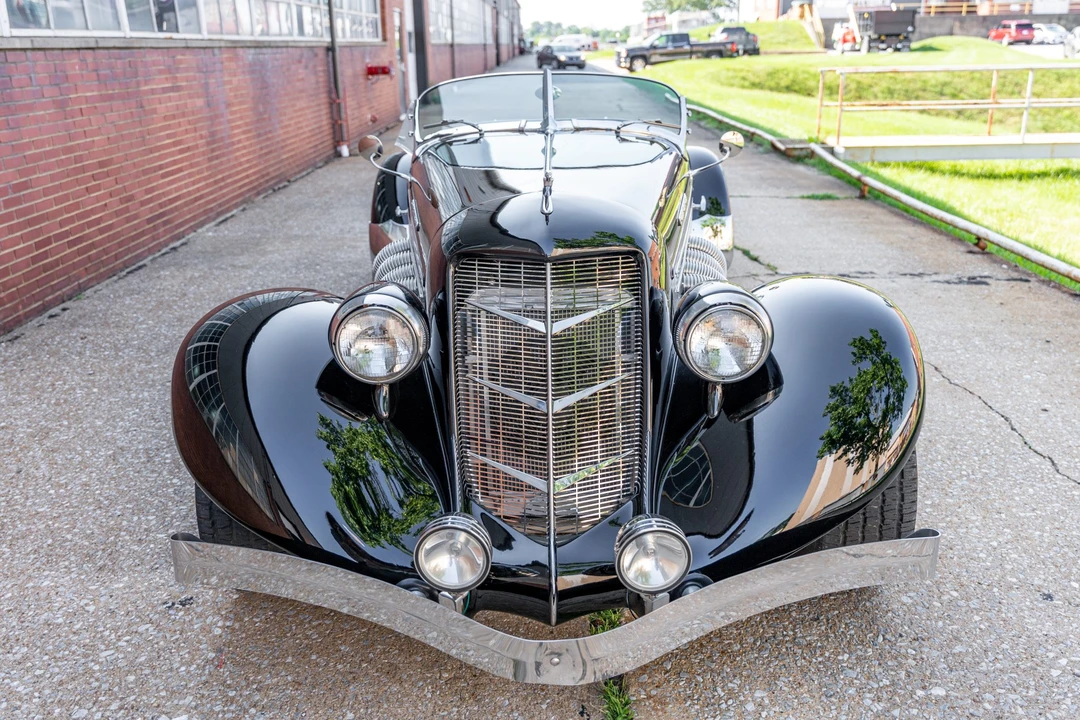 Auburn Speedster - Image 3 of 31
