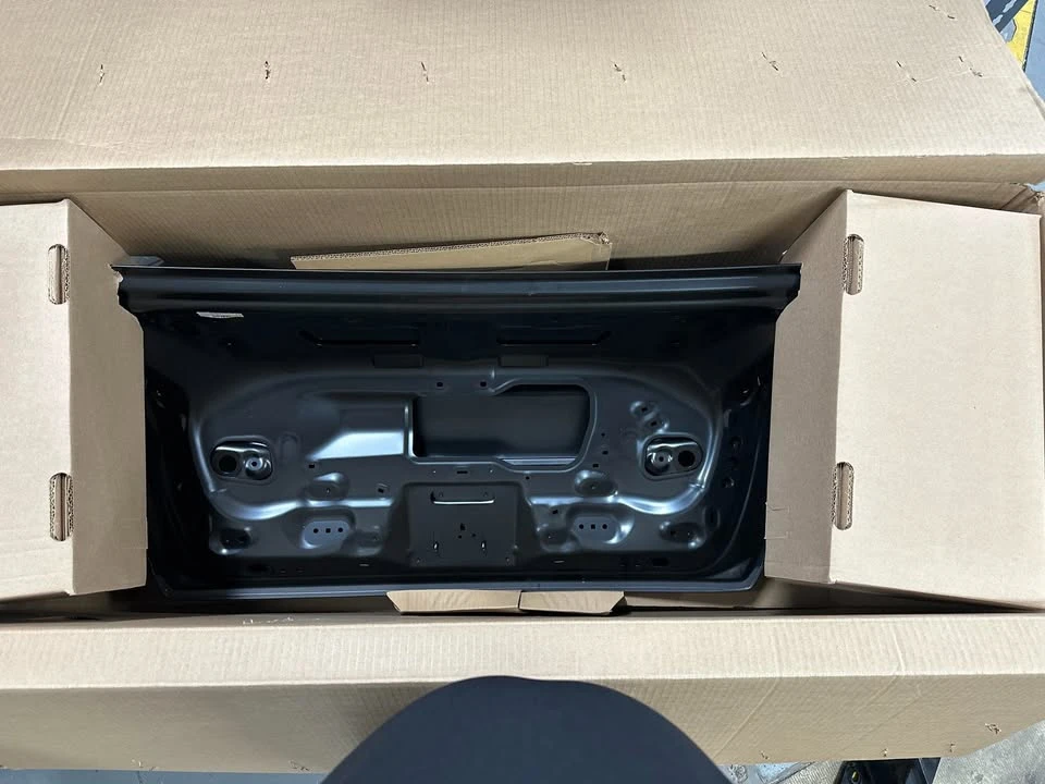 2019 Parts & Memorabilia Bodywork - Image 2 of 9