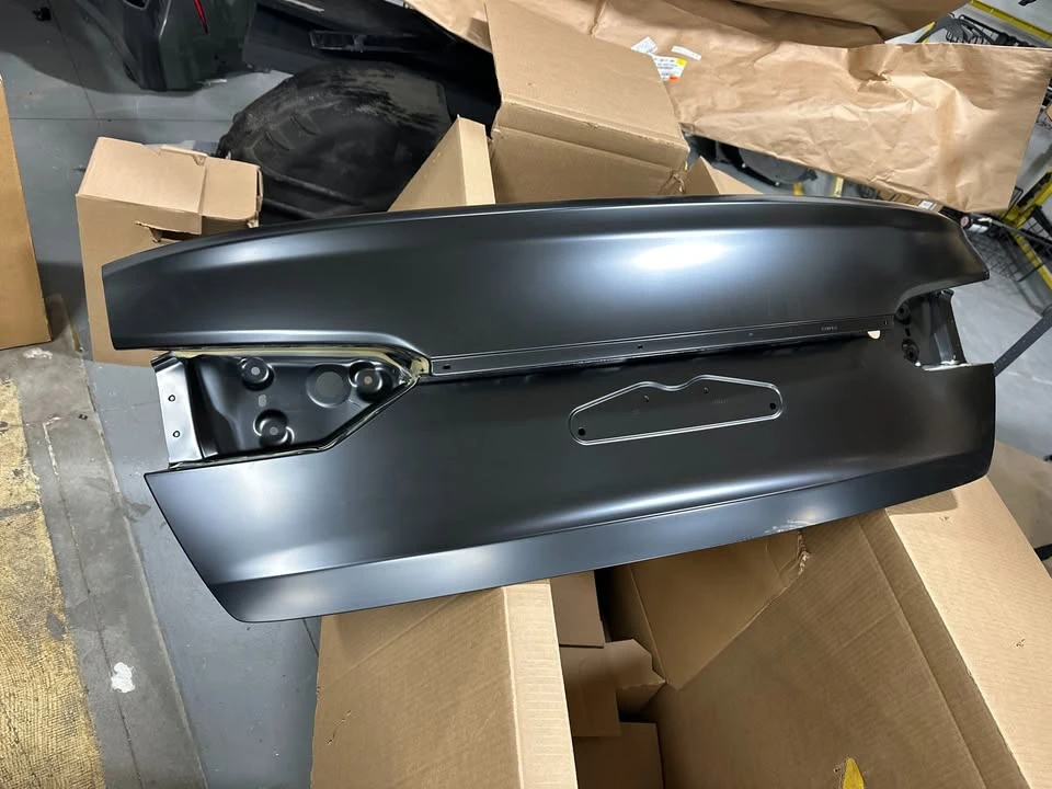 2019 Parts & Memorabilia Bodywork - Image 4 of 9