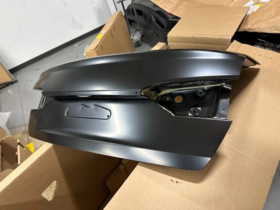 2019 Parts & Memorabilia Bodywork - Image 6 of 9