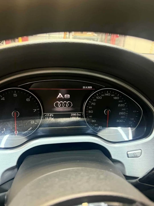 2015 Audi D4 A8 - Image 8 of 9