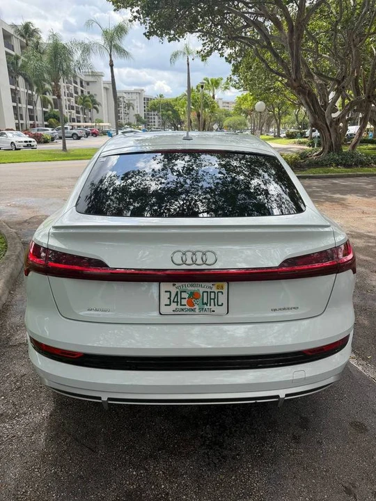 2022 Audi e-tron - Image 5 of 14