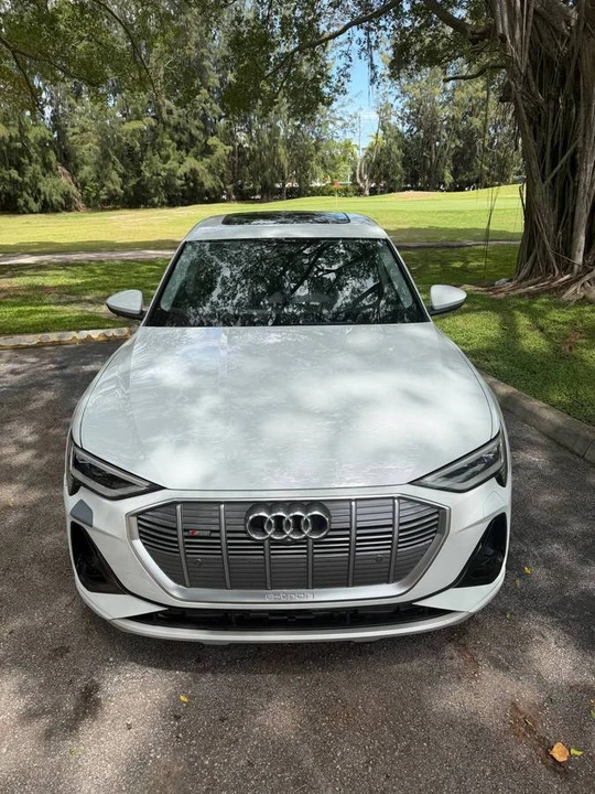 2022 Audi e-tron - Image 2 of 14