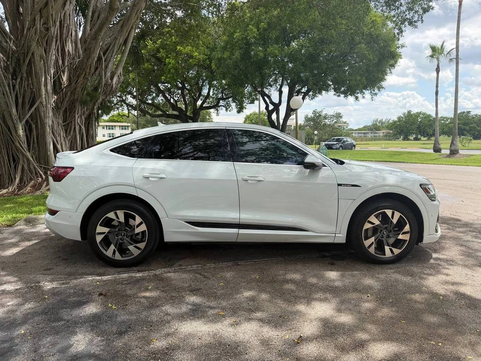 2022 Audi e-tron - Image 6 of 14