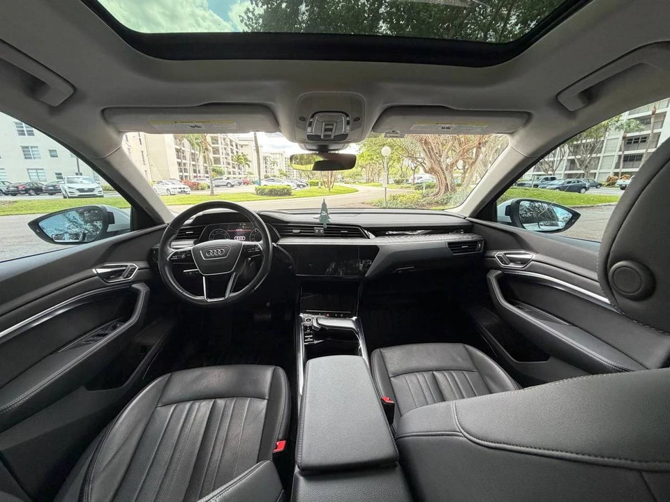 2022 Audi e-tron - Image 9 of 14