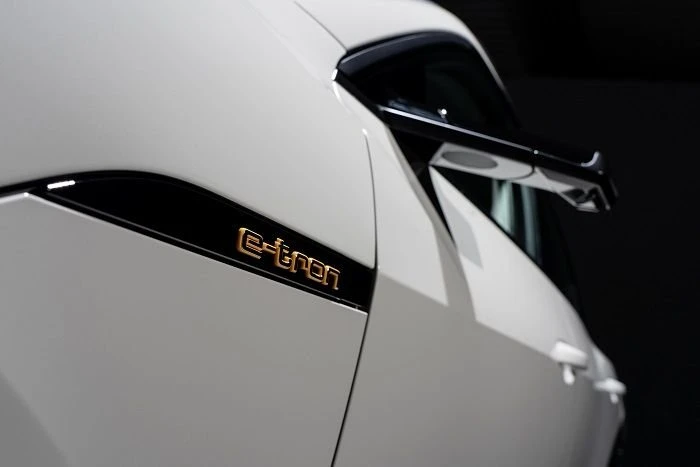 2019 Audi 4M Q7 e-tron - Image 8 of 14