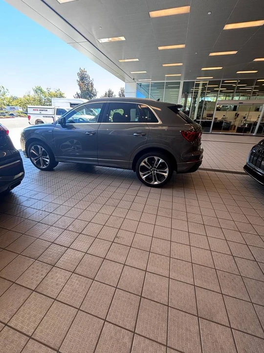 2020 Audi F3 Q3 - Image 2 of 4