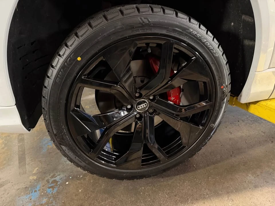 Audi Q8 - Image 2 of 3
